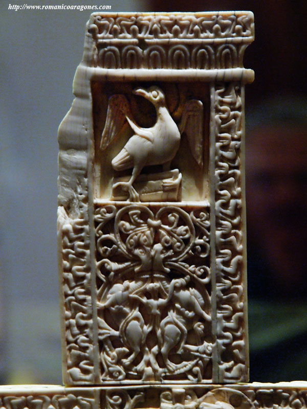 ANASTASIS EN LA PORCIÓN SUPERIOR DE LA CRUZ DE DON FERNANDO Y DOÑA SANCHA